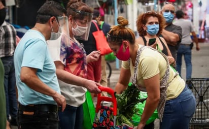 De los 18 municipios, Badiraguato, El Fuerte y Navolato se ubican en el color naranja; Ahome, Guasave y Mazatlán en azul y sólo Culiacán, con 241 pacientes activos, se mantiene en color rojo.
