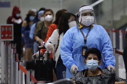 El Salvador acumula hasta este jueves 28,201 contagios de coronavirus SARS-CoV-2 y la cifra de fallecidos ha alcanzado los 823, mientras se intensifica la toma de pruebas PCR en diferentes zonas de país centroamericano. (ARCHIVO) 