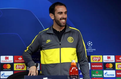 El defensa uruguayo Diego Godin, que militaba en el Inter de Milán, ya es nuevo jugador del Cagliari, por dos temporadas, según confirma el club sardo. (ARCHIVO)