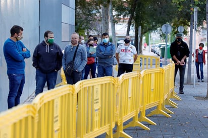 Tras nueve meses de pandemia en los que casi se ha alcanzado el millón de muertos y con las previsiones más optimistas señalando que se tardarán otros nueve meses en tener vacunas, la Organización Mundial de la Salud pidió hoy más esfuerzos para evitar que se alcancen los dos millones de fallecidos en 2021. (ARCHIVO) 