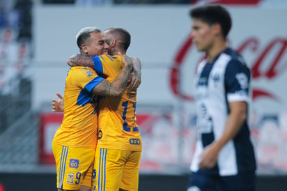 Los Tigres lograron su tercera victoria consecutiva al imponerse como visitantes 2-0 a Rayados de Monterrey. (JAM MEDIA)