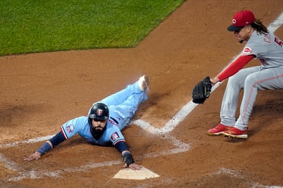 Marwin González anota una carrera en el encuentro de ayer ante Cincinnati. (AP)