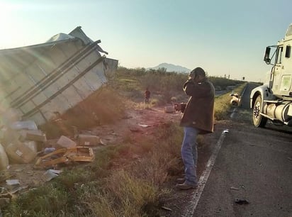 Al lugar acudieron los cuerpos de rescate de Ceballos para el auxilio de los lesionados y hacerse cargo del percance. (EL SIGLO DE TORREÓN)