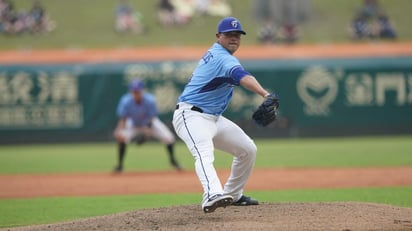 De regreso en la lomita de las responsabilidades, luego de superar una lesión, el pitcher lagunero Manuel “Manny” Bañuelos, se apuntó este domingo su tercera victoria en la competitiva Liga de Beisbol Profesional de China. (CORTESÍA)