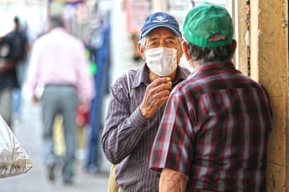 Hoy domingo, la Secretaría de Salud de Durango dio a conocer en su reporte de COVID-19 de 124 nuevos casos positivos (66 mujeres y 58 hombres), lo que suma un total de 8 mil 437 contagios en la que va de la pandemia en el estado. (ARCHIVO)