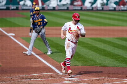 Los Cardenales se impusieron 5-2 a Cerveceros de Milwaukee. (AP)