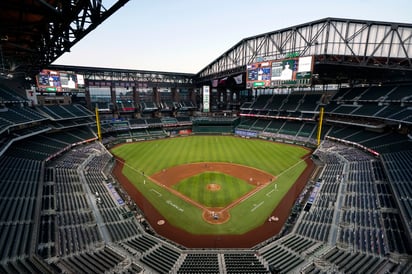 Un total de 11,500 aficionados podrán entrar al Globe Field de Arlington, lo que representa un 28 por ciento de los 40,518 espectadores que le caben al estadio donde se jugará la Serie Mundial. (AP)