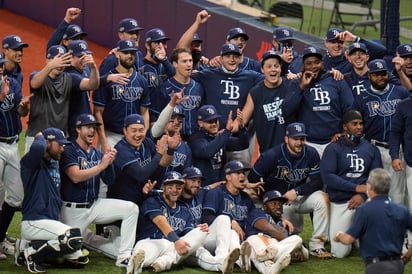 Los Rays de Tampa avanzaron a la serie divisional luego de derrotar 8-2 a los Azulejos de Toronto, para imponerse 2-0 en la serie. (AP)