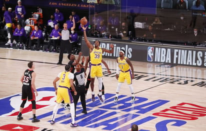 Más de ocho meses han transcurrido desde la muerte de Bryant, por lo que los homenajes en los Lakers no han cesado todavía. (EFE)