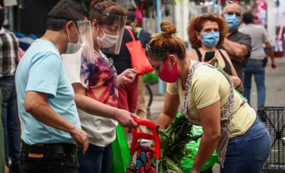 Se reactivarán clubes y centros deportivos; gimnasios, spa y piscinas; barberías, estéticas y peluquerías; cines, teatros, museos o eventos culturales; sociales y de negocios al aire libre, con luz natural y con una duración no mayor a 5 horas.
(ARCHIVO)