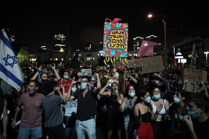 Muchos de los manifestantes son israelíes jóvenes que perdieron sus empleos. (ARCHIVO) 