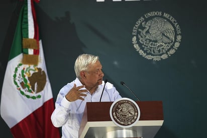 Luego de que ayer sábado el Frente Nacional Anti-AMLO (Frenaaa) realizó su manifestación más numerosa y extendió su plantón que tienen el Zócalo, el presidente Andrés Manuel López Obrador aseguró a sus opositores que no habrá represión, pero les pidió 'no comer ansias' y esperar a que haya elecciones del próximo año y la revocación de mandato en 2022 donde podrán resolver sus diferencias, pero de momento 'vamos a seguir gobernando el país'. (EFE)