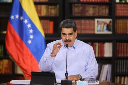 “Mi hijo Nicolás Ernesto Maduro Guerra me anunció su decisión de vacunarse con la vacuna rusa, de incorporarse a la prueba, la tercera y última de los ensayos clínicos de la Sputnik V, dijo Maduro en un acto de gobierno televisado. 'Me parece muy bien'. (Especial) 