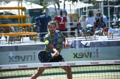 El cantante lagunero Simón León, fue uno de los participantes en la competencia. (Fotos de Fernando Compeán)