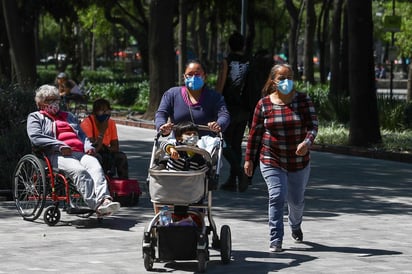 Durante la Semana de Conferencias virtuales en materia laboral Index, el líder de los maquiladores explicó que deben de otorgarse también permisos por COVID-19 para los trabajadores vulnerables por los que se den los beneficios de la incapacidad.
(ARCHIVO)