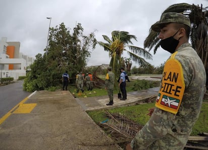 Se prevé que las lluvias puedan ocasionar incremento en los niveles de ríos y arroyos, desbordamientos, deslaves e inundaciones en zonas bajas en la región.
(EFE)