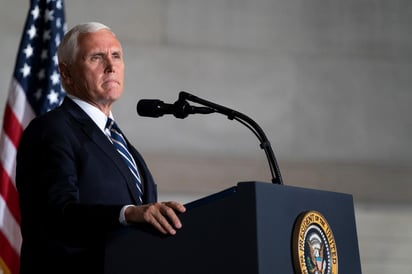 Hábil orador, aunque discreto, el vicepresidente de Estados Unidos (EUA), Mike Pence, saldrá a la palestra esta noche en el debate frente a la aspirante demócrata a la Vicepresidencia del país, Kamala Harris, haciendo valer su veteranía y los valores del conservadurismo republicano tradicional. (EFE)