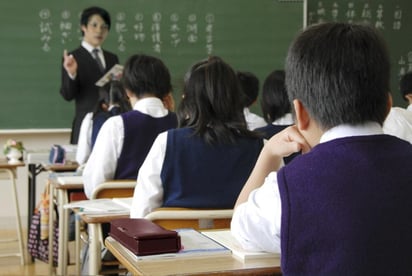 Se le ha prohibido al impostor la entrada a la escuela. (INTERNET)