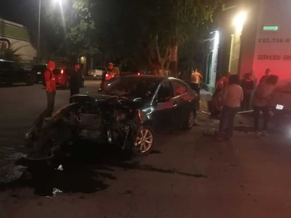 A pesar de lo aparatoso del accidente vial, no se reportaron personas lesionadas. (EL SIGLO DE TORREÓN)