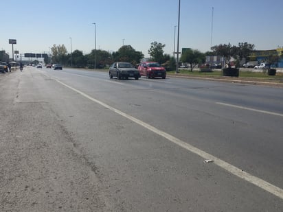 De acuerdo al titular de Obras Públicas, se tiene un avance cercano al 95 por ciento de la delimitación de los carriles. (EL SIGLO DE TORREÓN)