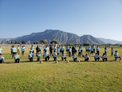 Niñas, niños y adolescentes de Cuatro Ciénegas participaron este fin de semana en las Clínicas Guerreras, donde practicaron deporte, entrenamiento físico, además de la convivencia dentro de la nueva normalidad.