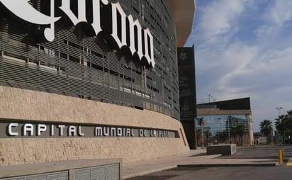 Toma de temperatura en el Corona como parte de las medidas de prevención contra el COVID- 19 durante el juego de la fecha 2 ante Chivas. (ARCHIVO)