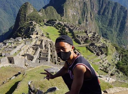 El joven se convirtió en el primer visitante a las ruinas desde hace meses. (INTERNET)