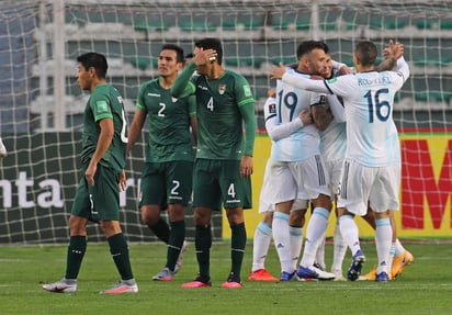 Joaquín Correa y Lautaro Martínez le suministraron el oxígeno a Argentina para vencer el martes 2-1 a Bolivia. (EFE)