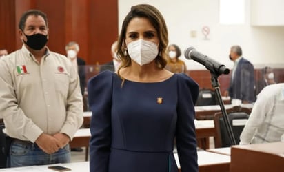 Pier Angely Camacho Montoya, esposa del presidente municipal de Salvador Alvarado, Sinaloa, Carlos Mario Ortiz Sánchez, quien falleció por COVID-19, fue electa por el Congreso del estado como alcaldesa sustituta para que concluya el periodo constitucional que vence el día último del mes de octubre del 2021. (ESPECIAL)