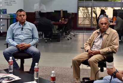 Jesús Benítez Félix, director adjunto del Sideapa (i); y Juan José Gómez, gerente general del Simas; dialogaron en un foro organizado por El Siglo sobre los retos y los problemas que enfrentan ambos organismos de agua en la Comarca Lagunera. (ÉRICK SOTOMAYOR)