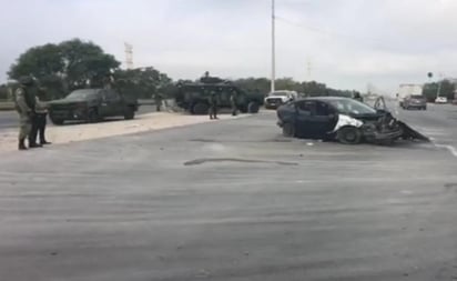 La persecución dio inicio en el Fraccionamiento El Campanario, donde sujetos armados abordo de un auto en color azul abrieron fuego contra miembros de un supuesto grupo rival, lo que provocó alarma entre los residentes de este sector.
(ESPECIAL)