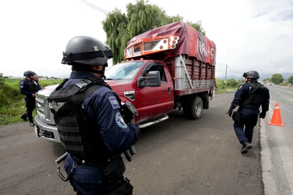 El titular del Secretariado Ejecutivo del Sistema Nacional de Seguridad Pública (SESNSP), Leonel Cota Montaño, reconoció que en la zona centro del país donde se encuentra el Estado de México, Michoacán y Jalisco, es la que registra más del 50% de la incidencia delictiva nacional y no hay por lo menos 2.8 policías por cada mil habitantes, lo que complica atender los problemas de inseguridad. (ARCHIVO)