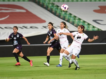 El Santos Laguna Femenil no pudo aprovechar sus oportunidades ante el arco rival, entre ellas un penal errado, para sucumbir esta noche en el Corona por la mínima diferencia ante las Tuzas del Pachuca. (JESÚS GALINDO)