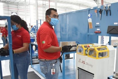 En Torreón hubo una diferencia entre agosto y septiembre de 988 empleos más, 880 en Gómez Palacio, Matamoros perdió 12 empleos y Lerdo 156. (ARCHIVO)