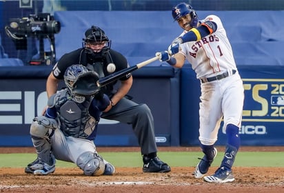 Con un solitario cuadrangular en la parte baja del noveno capítulo, ayer el campocorto boricua Carlos Correa, decidió el juego para Houston. (EFE)