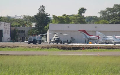 De acuerdo a primeras versiones, la aeronave sufrió un percance al chocar con un poste, lo que habría ocasionado su caída.
(ESPECIAL)