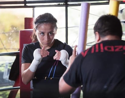 Gómez Vázquez, hizo historia al coronarse campeona del mundo con apenas 22 años, al conquistar el fajín Minimosca WBC tras imponerse a Esmeralda 'La Joya' Moreno. (ESPECIAL)