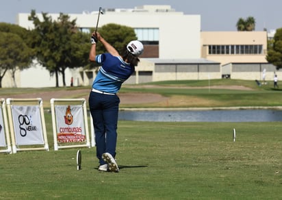 Los laguneros Antonio Safa Jr. y Pável Casas, conservaron la ventaja en sus respectivas categorías luego de dos rondas de juego, en la edición 2020 de la Copa Norte de Golf que se juega en la Comarca Lagunera. (ARCHIVO)