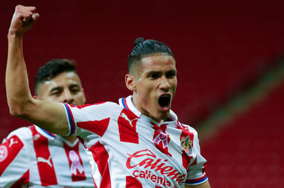 Celebra Uriel Antuna tras marcar el primer gol de Chivas, en la victoria 3-2 sobre el Atlas.