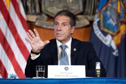 El gobernador de Nueva York, Andrew Cuomo, que preside la Asociación Nacional de Gobernadores -demócratas y republicanos- dio a conocer este domingo que la pasada semana enviaron una carta al presidente Donald Trump con una extensa lista de preguntas para las que buscan respuestas lo más pronto posible. (ARCHIVO)