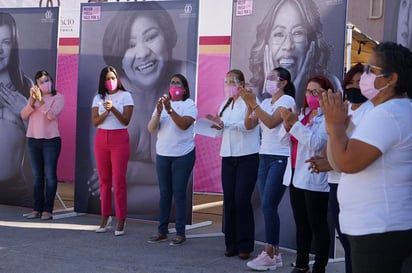 La sesión de fotografías se montó en la explanada de la presidencia municipal de Gómez Palacio.