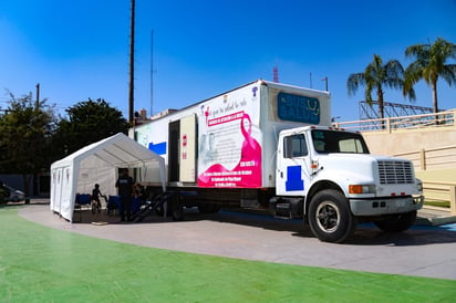 La unidad móvil en la Plaza Mayor brindará servicios médicos sin costo a todas las mujeres hasta el próximo sábado 31 de octubre. (EL SIGLO DE TORREÓN)