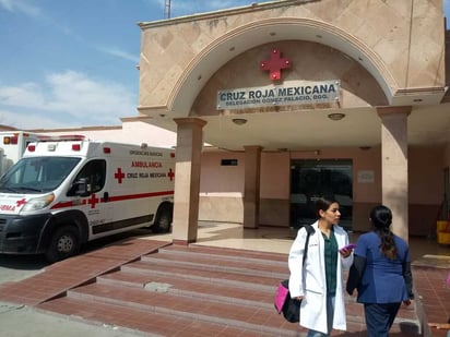 Los paramédicos lo ingresaron al hospital para que el médico de urgencias de la benemérita institución lo atendiera. (EL SIGLO DE TORREÓN)