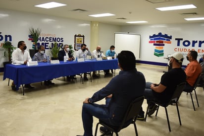 Autoridades llevaron a cabo una reunión emergente con propietarios de salones de eventos y quintas. (JESÚS GALINDO)