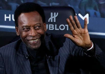 Pelé, considerado por la FIFA el mejor jugador del Siglo XX y para muchos especialistas el mejor de todos los tiempos, sigue siendo el 'Rey' y lo será durante bastantes años más, al menos en el apartado de coronas mundiales. (ARCHIVO)