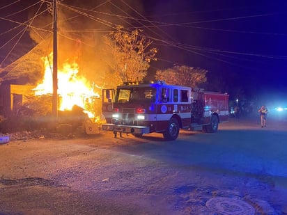 El incidente ocurrió cerca de las 21:45 horas en una vivienda ubicada en el cruce de la calle Ignacio Zaragoza y la avenida Mariano Arista, a un costado de la escuela primaria Rebollo Acosta.
(EL SIGLO DE TORREÓN)