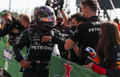 Lewis Hamilton le arrebató la primera plaza en la fiormación de salida del Gran Premio de Portugal, duodécima prueba del Mundial de Fórmula 1, a su compañero de equipo, el finlandés Valtteri Botas. (EFE)