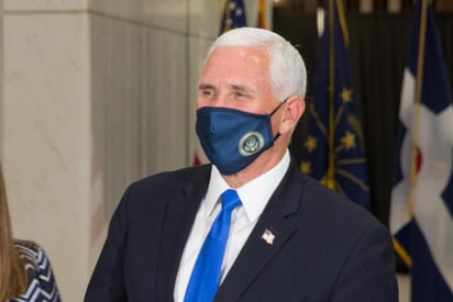 Dos asesores cercanos al vicepresidente de EUA, Mike Pence, entre ellos su jefe de gabinete, han dado positivo por COVID-19, informaron este sábado fuentes oficiales, menos de un mes después de que se detectara un foco de contagios de la enfermedad en la Casa Blanca. (ARCHIVO)