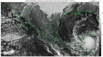 Durante su avance hacia Quintana Roo, el huracán 'Zeta' ha modificado levemente su trayectoria hacia el sur de Quintana Roo. (ARCHIVO)