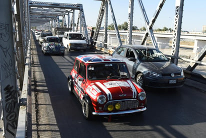 el piloto lagunero Ricardo Piñera entró a la historia de la Carrera Panamericana, que por primera vez tuvo como META final a Torreón. (ARCHIVO)